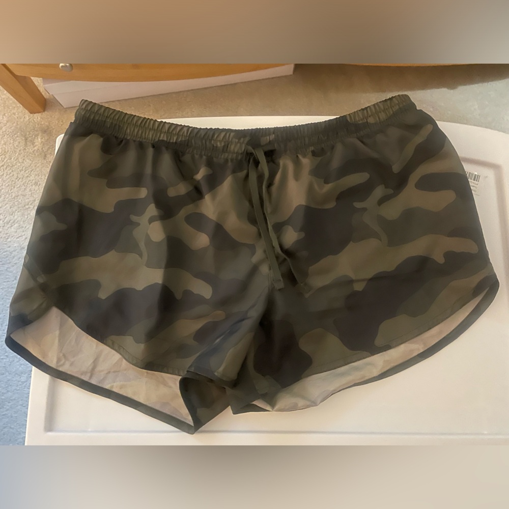 Old Navy Active shorts with Go-Dry Liner Size M Color-Green Camouflage